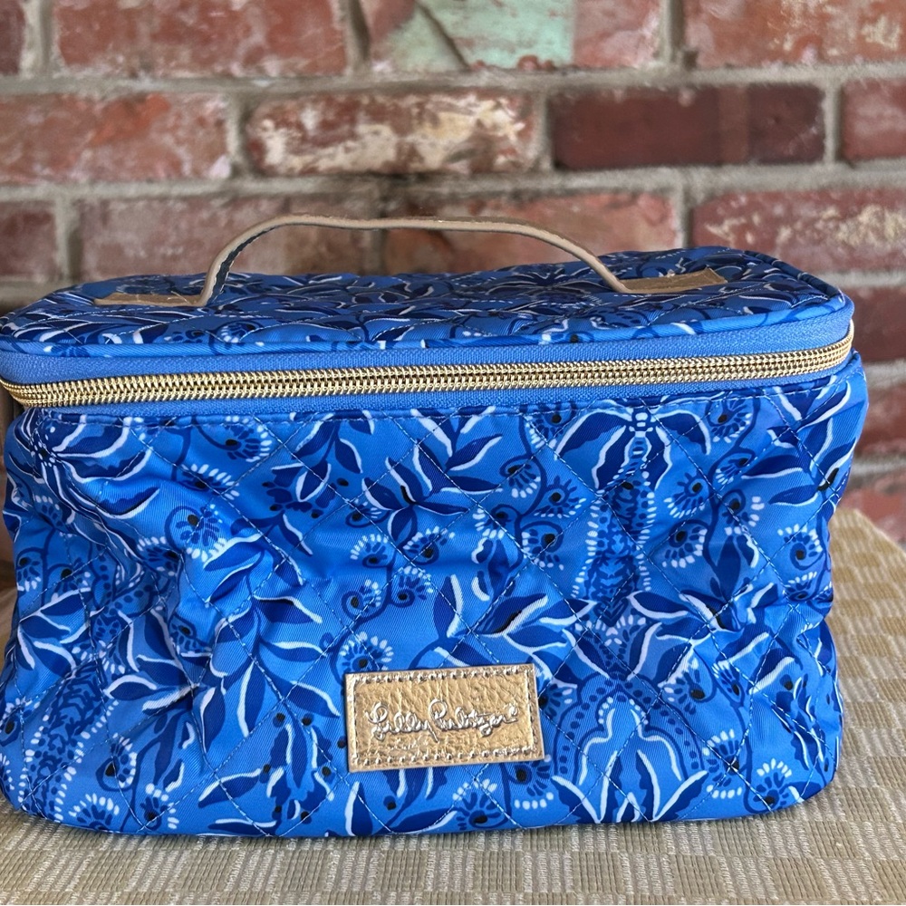 Lilly Pulitzer Quilted Cosmetic Bag in abaco blue HAVE IT BOTH RAYS